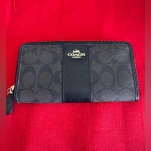 Coach  Signature Zip Wallet in Black and Brown